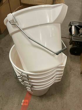 Grp32 Cr Laurence Grp30 C.r. Crl 3.5 Gallon Pouring Pail For Rockite And Kwixset Cements