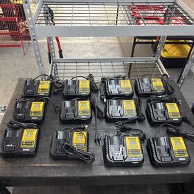 Dcb112-dcb113 Dewalt Lot Of 12 20v Battery Charger