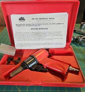 Ak175a Huck Air-hydraulic Power Set Riveter With Tips And Carrying Case