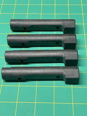 Sjo-33293 Sjobergs Round Nylon Bench Dogs 4-pack Older Style Missing One Keeper