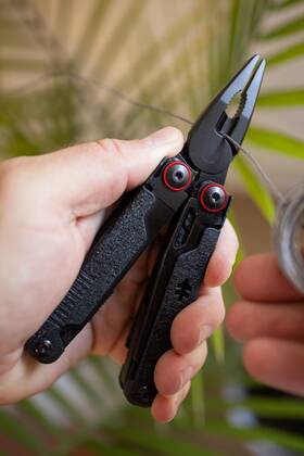 Aus-8 Swiss Tech 6799 Praktisch Steel 17-in-1 Folding Multi Tool With Leather Sheath